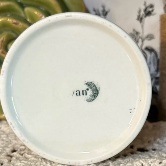 Butter Keeper / Crock - Picture 3 of 9